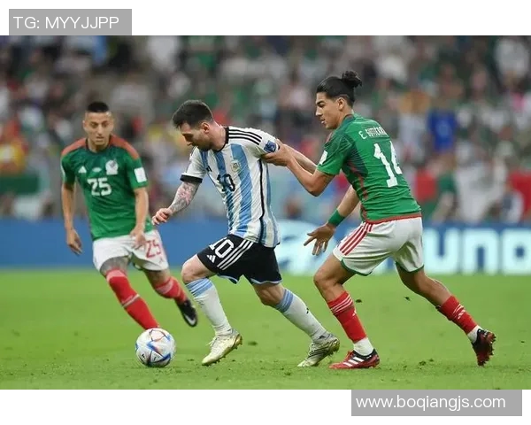 足球明星剧照高清图片欣赏展现球场魅力与风采的精彩瞬间